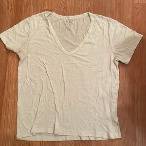 White medium mom tee